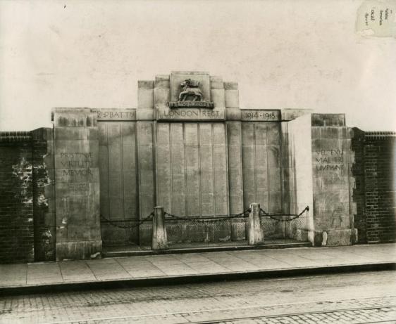 War Memorial on Jamaica Road to the 22nd Battalion, The Queens (pb02322)